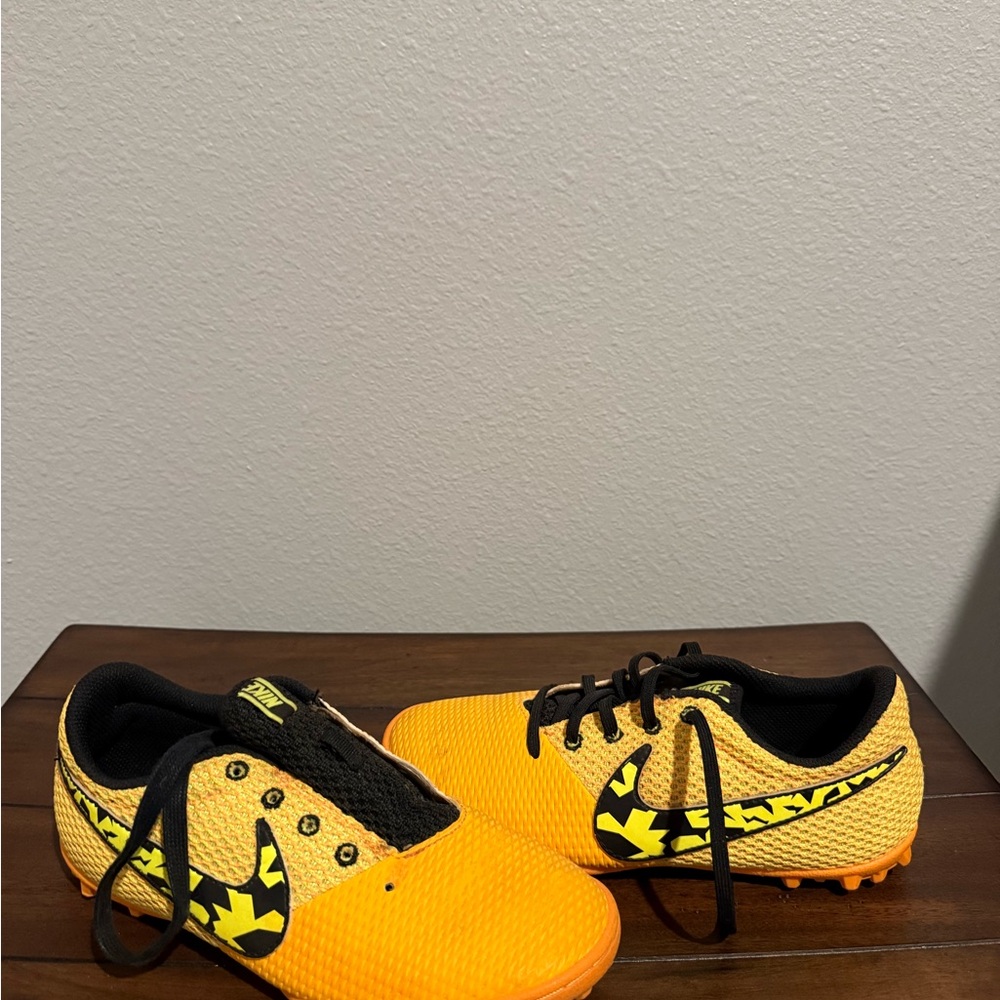 Nike Elastico Pro III Men's  Indoor Soccer Shoes Yellow Trainers 685360-800 JC